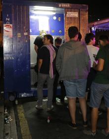 Imagen secundaria 2 - Las casetas de los aseos en diferentes puntos de las fiestas.