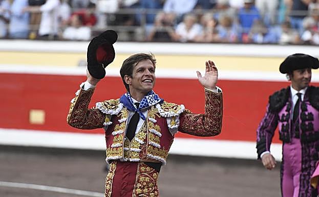 'El Juli' saluda en Vista Alegre.