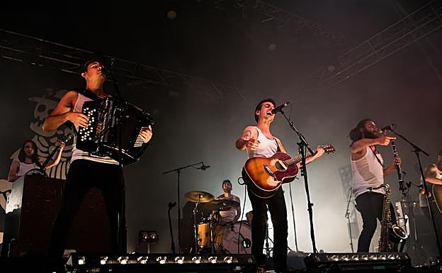 La banda burgalesa La M.O.D.A. actuó el jueves en Abandoibarra.