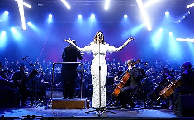 Mónica Naranjo enamoró al público de Abandoibarra.