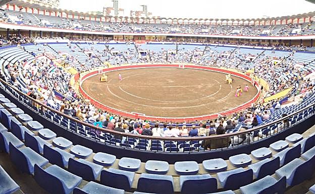 La plaza de toros estuvo medio vacía en varias ocaciones.