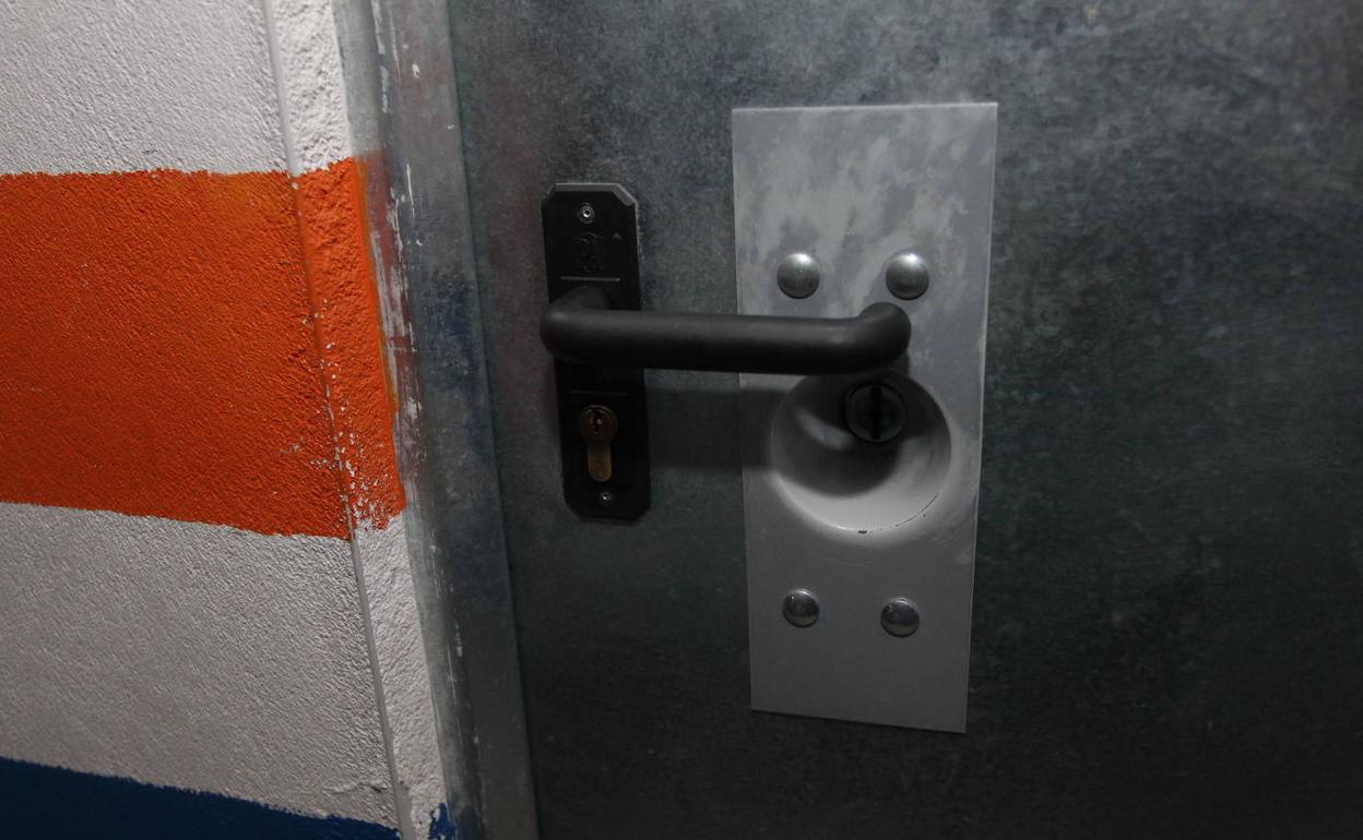 El detenído actuó en ocho camarotes de un inmueble en Vitora. 