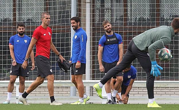 Garitano, en un entrenamiento de esta semana en Lezama.
