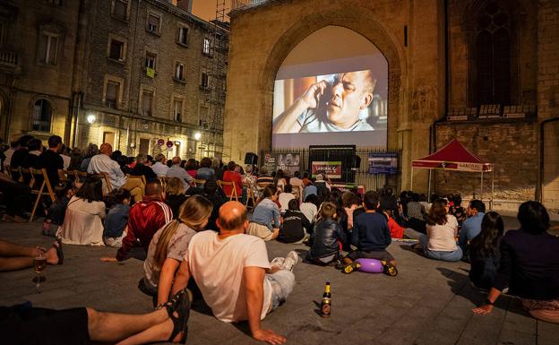 Una de las películas proyectadas de el pórtico de la catedral de Santa María. 