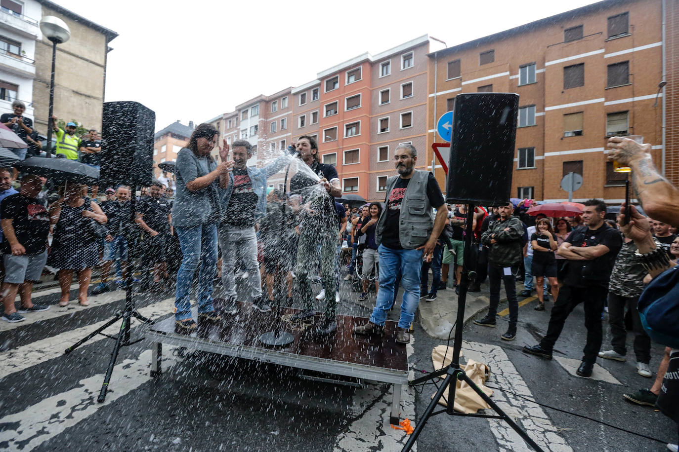 El punk nunca muere y menos en la localidad de la Margen Izquierda