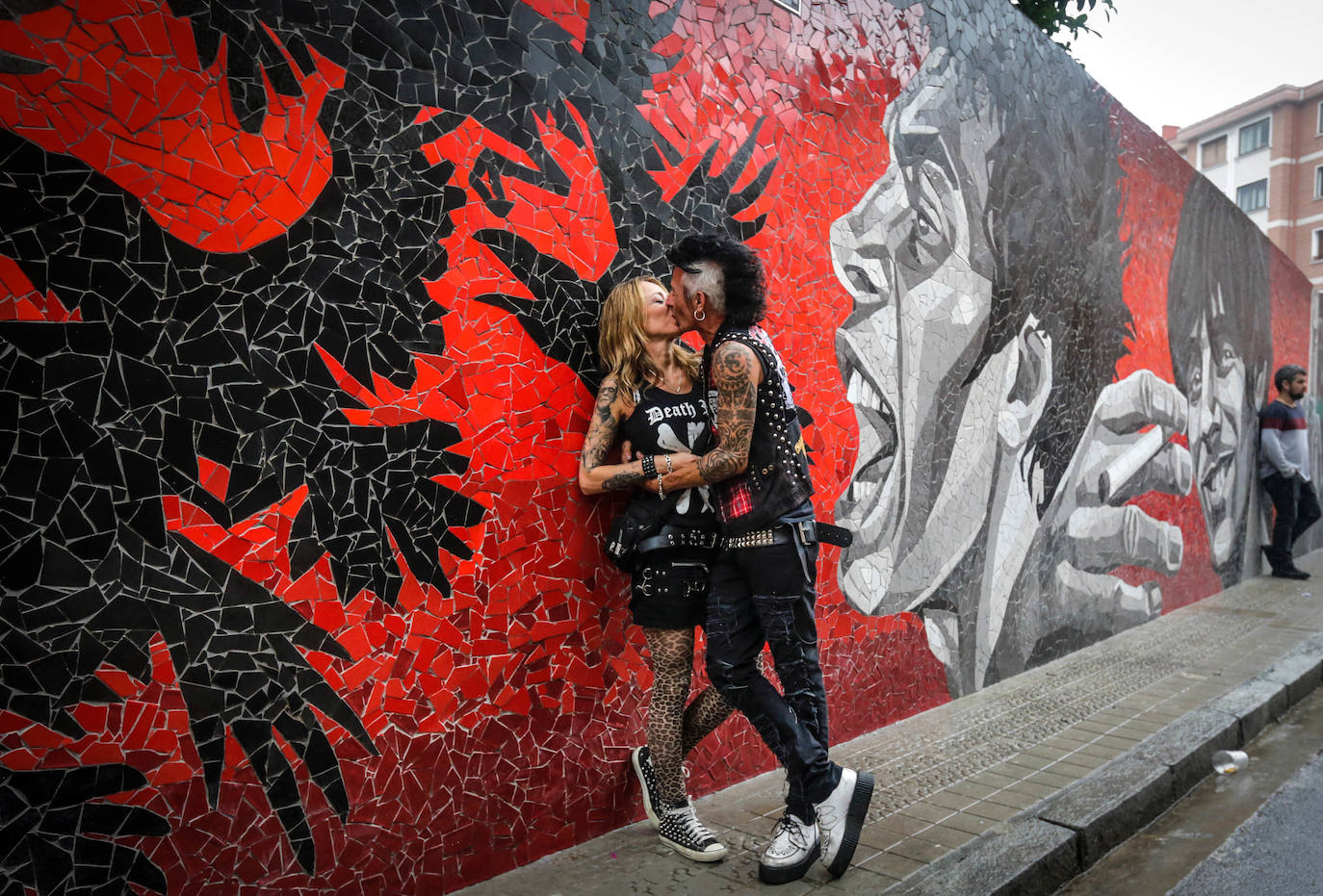 El punk nunca muere y menos en la localidad de la Margen Izquierda