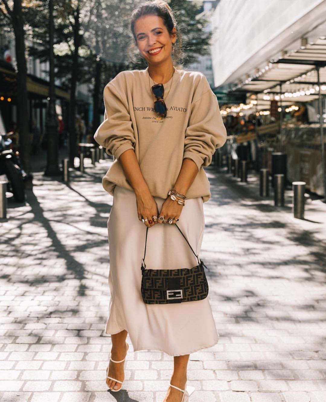 Faldas de satén con sudaderas