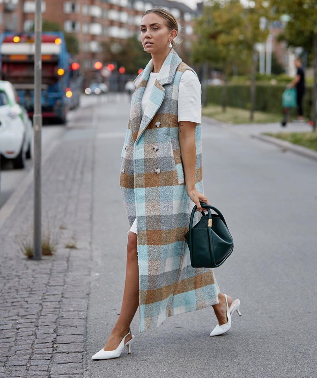 Chalecos largos con vestidos 'mini'