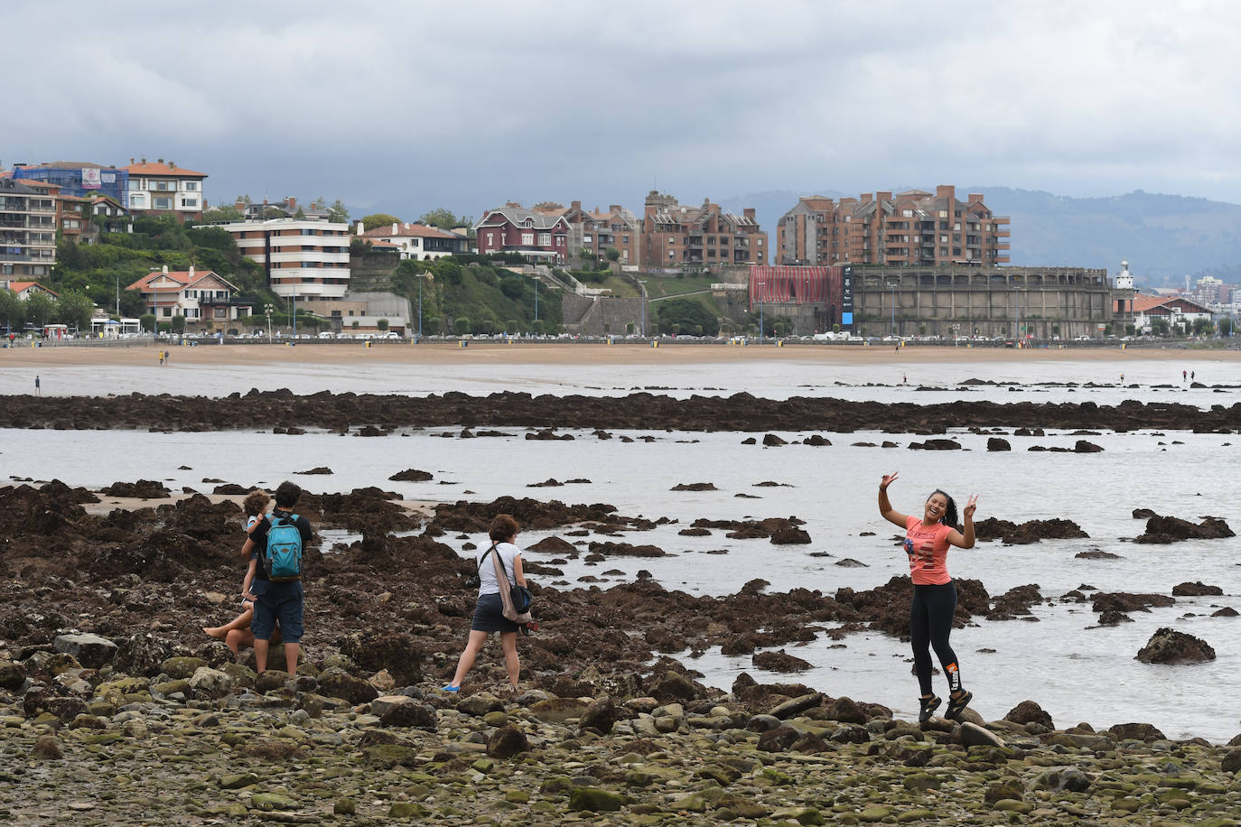 Fotos: Las mareas vivas dejan al desnudo las playas de Bizkaia