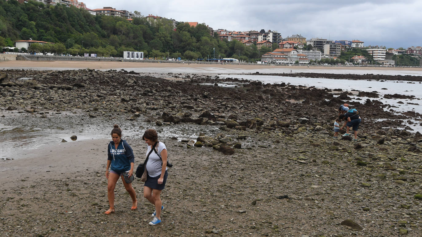 Fotos: Las mareas vivas dejan al desnudo las playas de Bizkaia