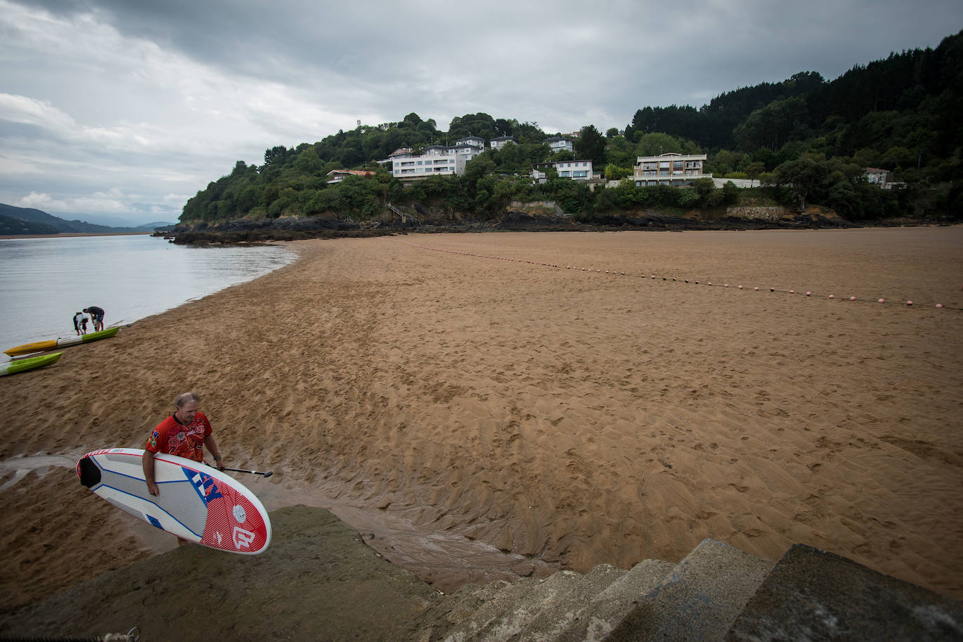 Fotos: Las mareas vivas dejan al desnudo las playas de Bizkaia