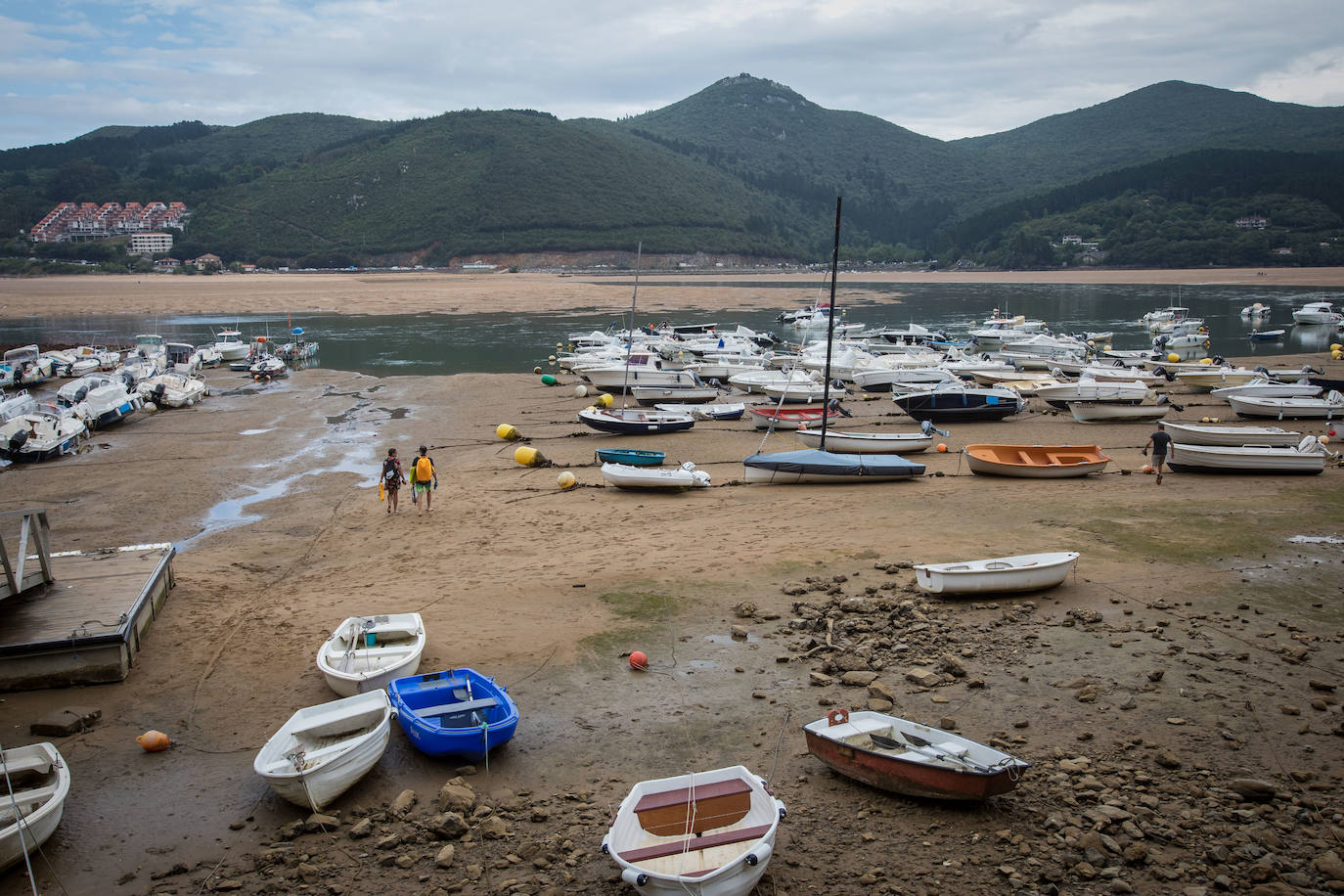 Fotos: Las mareas vivas dejan al desnudo las playas de Bizkaia