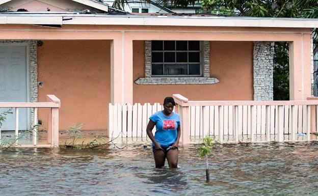 'Dorian' devasta Bahamas y amenaza a EE UU tras dejar almenos cinco muertos