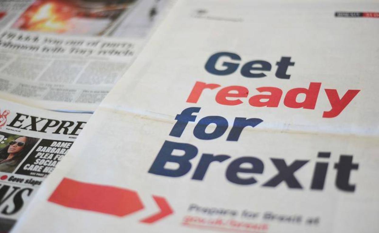 Anuncio publicado en un períódico británico con el textó «prepárate para el Brexit».