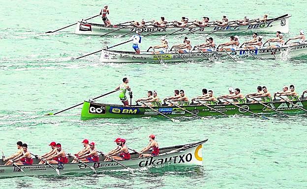 Ondarroa, en primer plano, perdió comba desde el inicio en la segunda tanda.