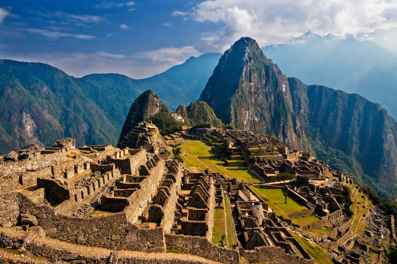 Machu Picchu, en Perú | El trajín de visitantes y los movimientos tectónicos podrían provocar importantes derrumbes en esta construcción, una de las más turísticas del mundo.