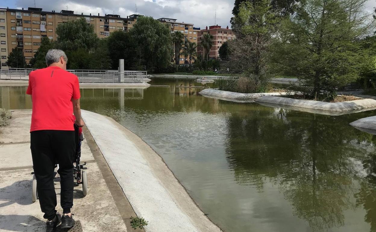 Atribuyen el color verde del agua a las bacterias de las plantas necesarias para que haya vida. 