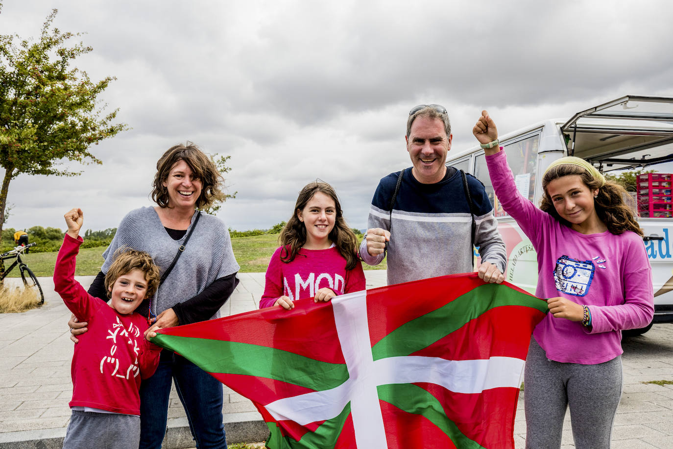 Fotos: La Vuelta hace disfrutar a los aficionados a su paso por Álava