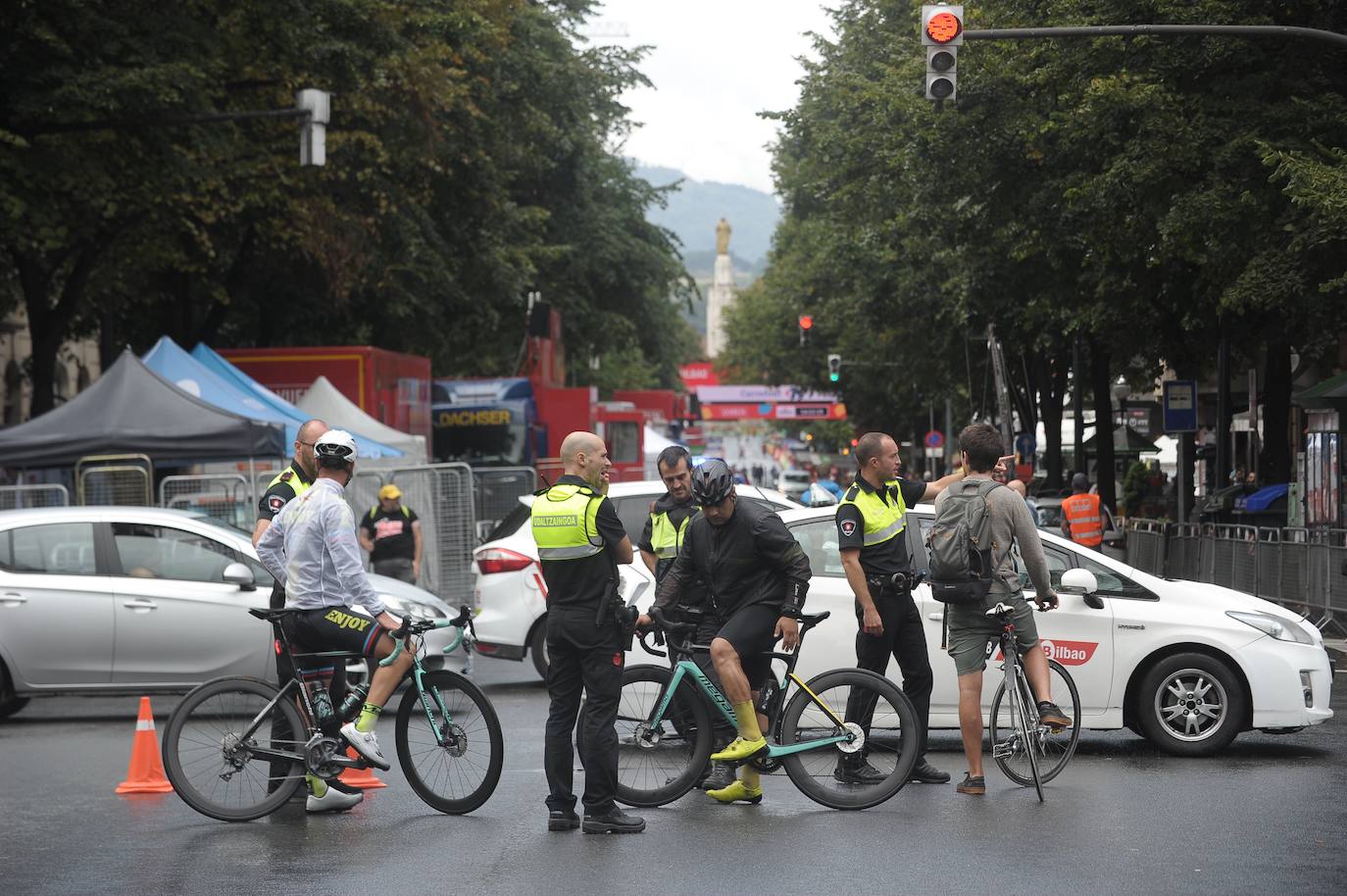 La ciudad muestra este jueves una estampa inusual por el paso de la prueba ciclista