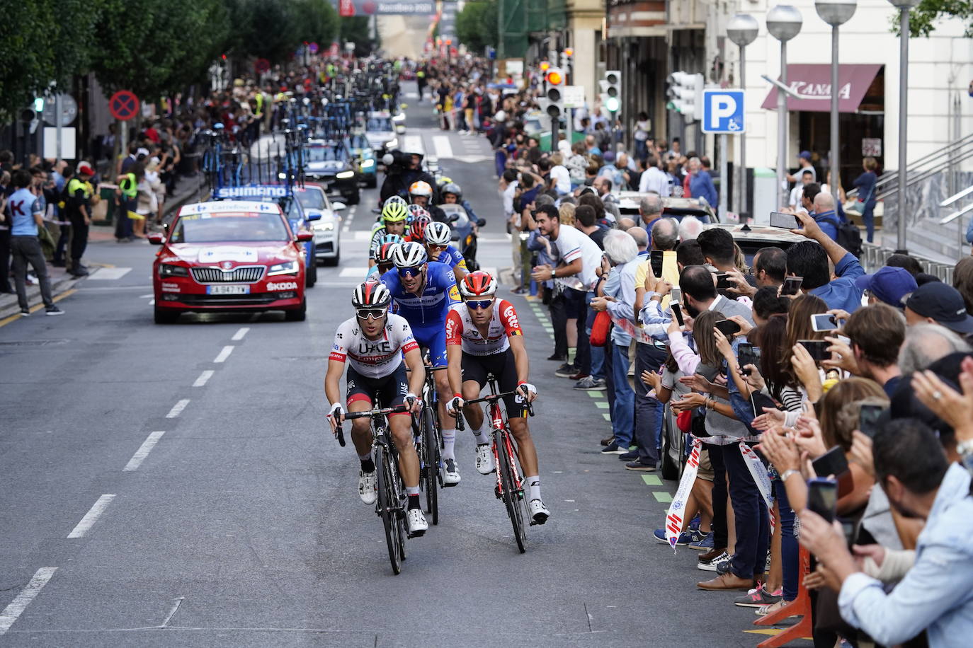 La ciudad muestra este jueves una estampa inusual por el paso de la prueba ciclista