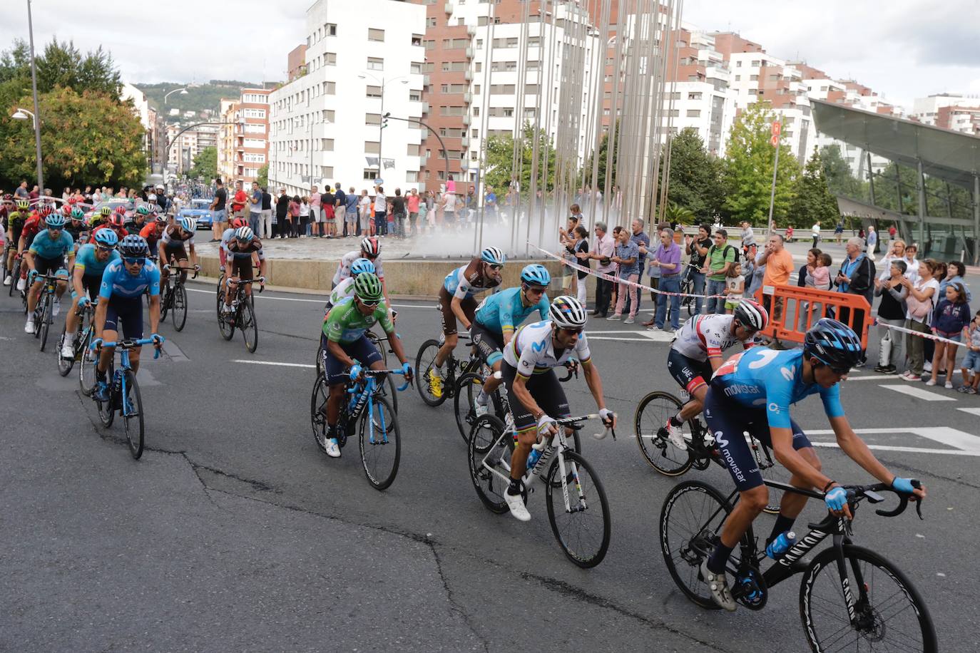 La ciudad muestra este jueves una estampa inusual por el paso de la prueba ciclista