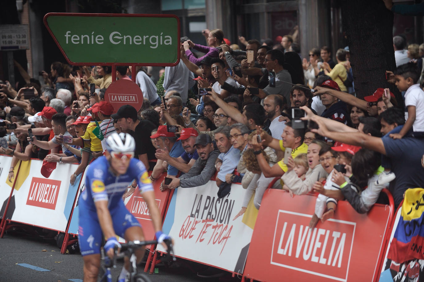 La ciudad muestra este jueves una estampa inusual por el paso de la prueba ciclista