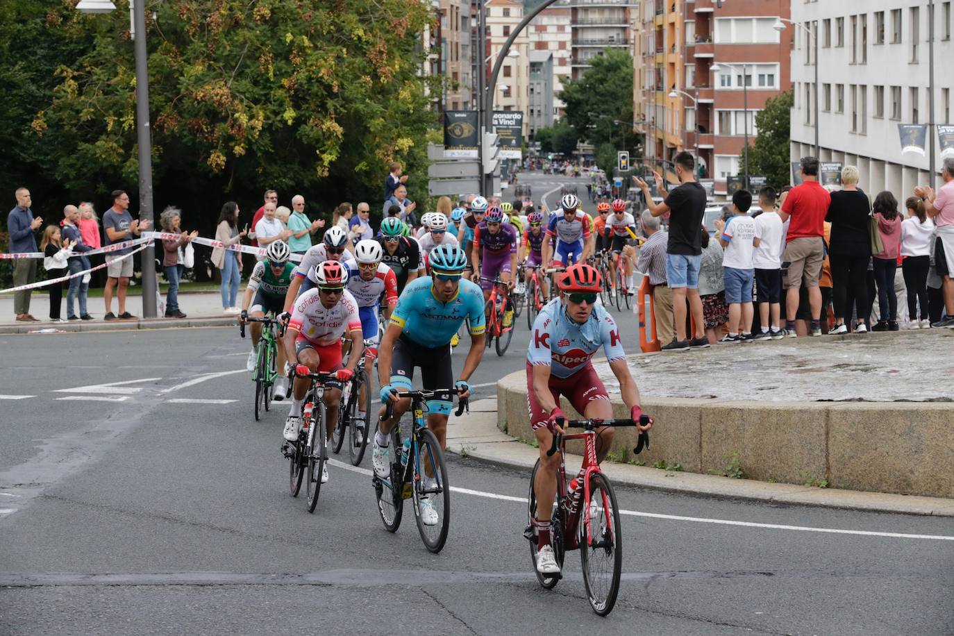 La ciudad muestra este jueves una estampa inusual por el paso de la prueba ciclista