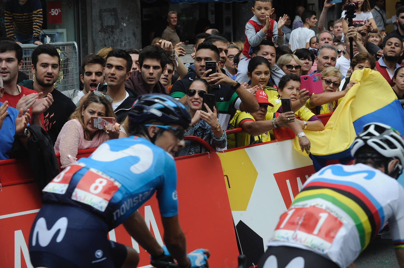 La ciudad muestra este jueves una estampa inusual por el paso de la prueba ciclista