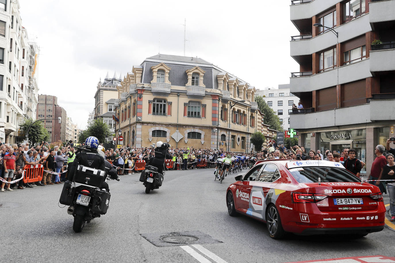 La ciudad muestra este jueves una estampa inusual por el paso de la prueba ciclista