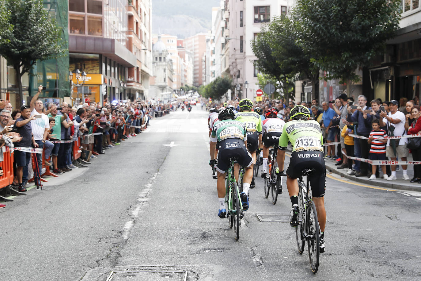 La ciudad muestra este jueves una estampa inusual por el paso de la prueba ciclista