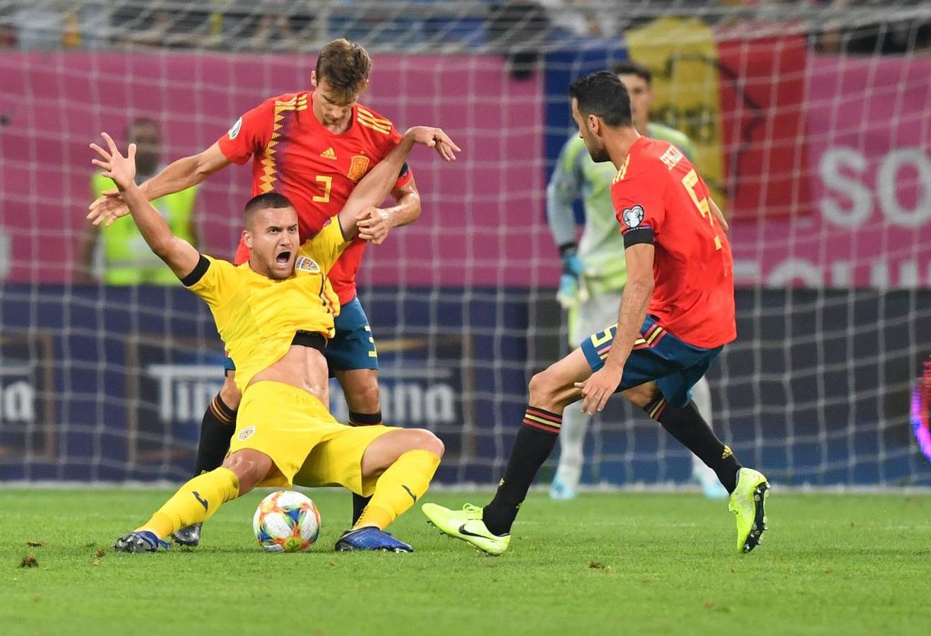 España, en el debut oficial de Robert Moreno como seleccionador nacional tras la renuncia de Luis Enrique, buscó el primer triunfo de su historia en suelo rumano