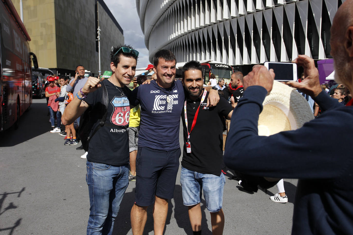 Fotos: La Vuelta sale de San Mamés