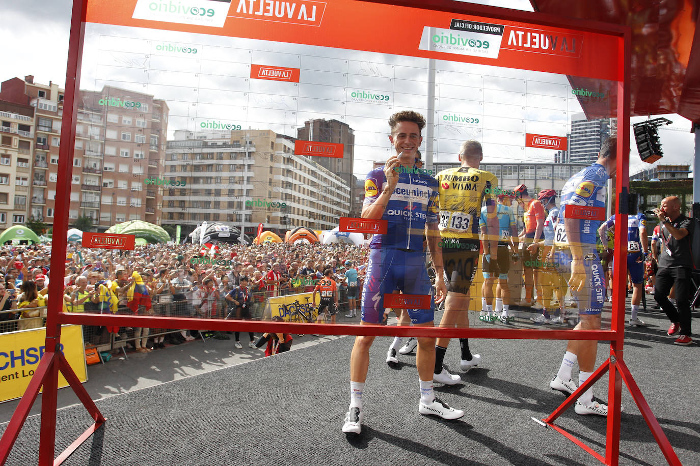 Fotos: La Vuelta sale de San Mamés