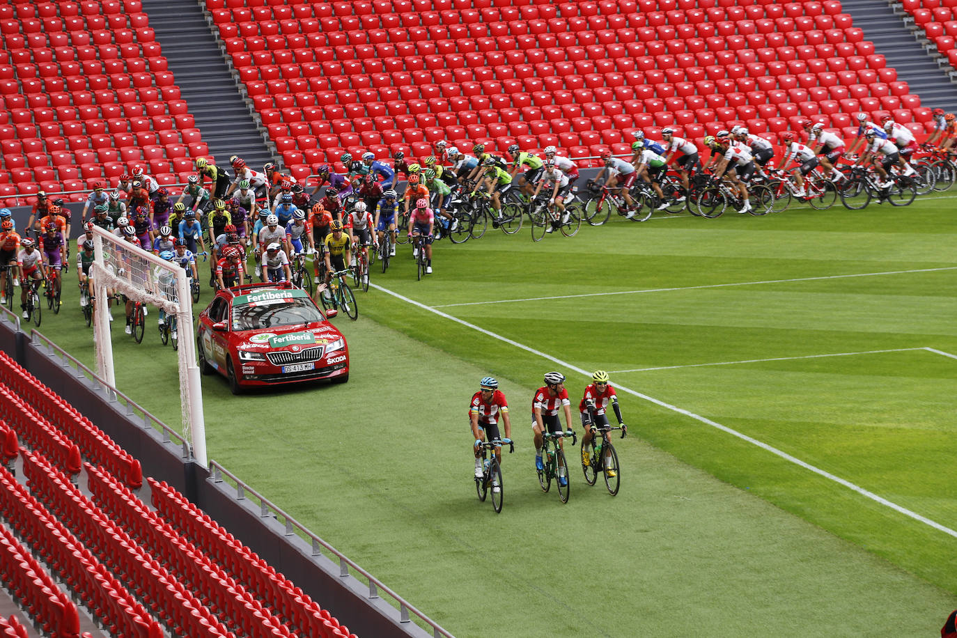 Fotos: La Vuelta sale de San Mamés