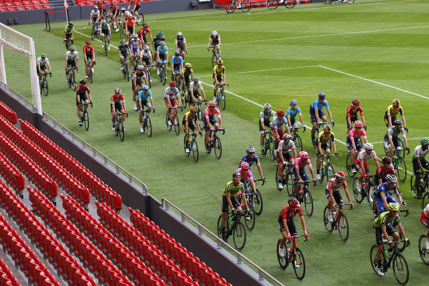 Fotos: La Vuelta sale de San Mamés