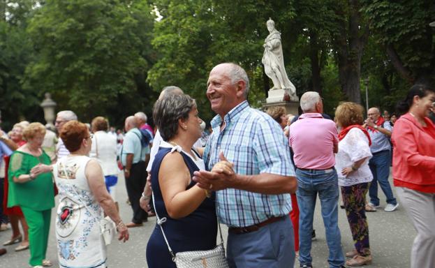 Los bailables en el parque de la Florida son un clásico.