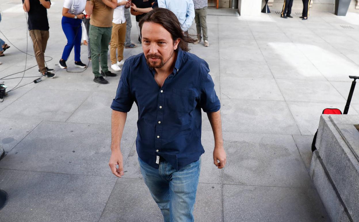 Iglesias entra el jueves en el Congreso mientras se celebraba la reunión de los negociadores de su partido y los socialistas. 