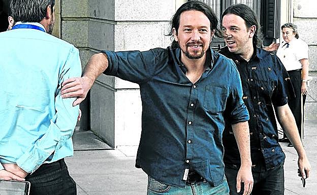 Pablo Iglesias, el jueves, en las dependencias del Congreso antes de la reunión con el PSOE.