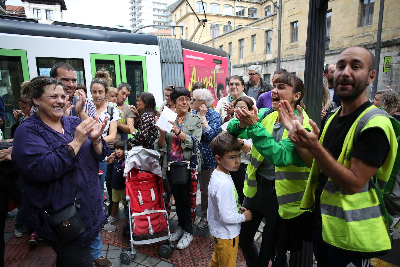 Fotos: La protesta de los vecinos en Atxuri