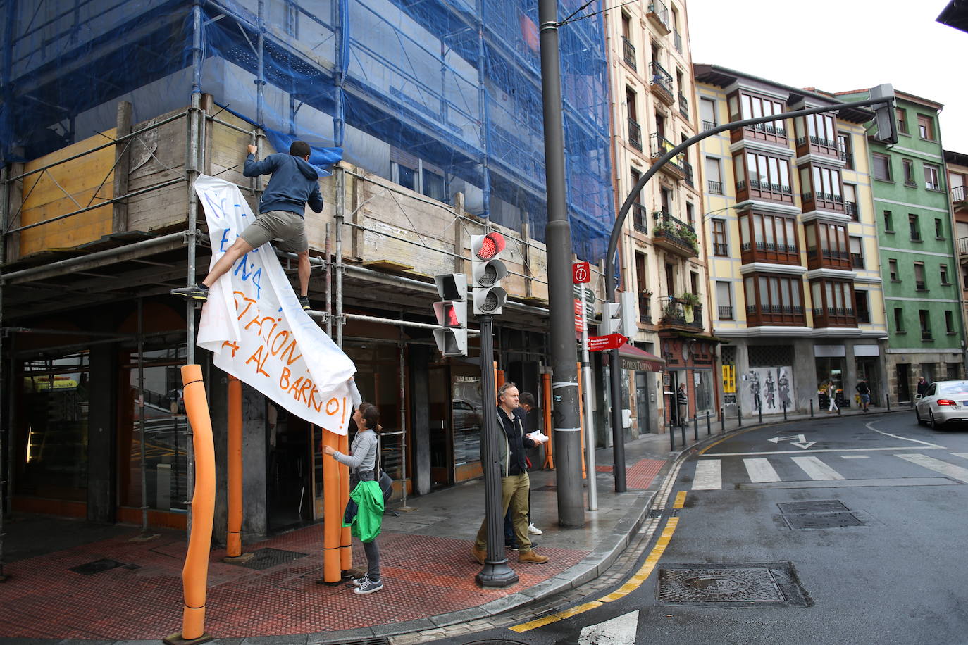 Fotos: La protesta de los vecinos en Atxuri