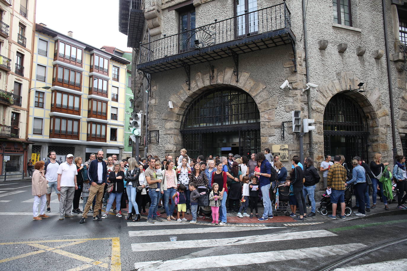 Fotos: La protesta de los vecinos en Atxuri