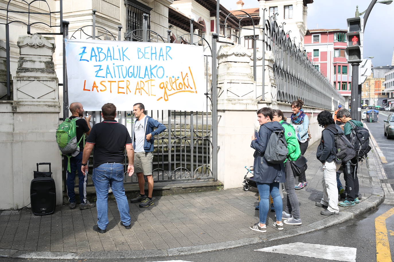 Fotos: La protesta de los vecinos en Atxuri