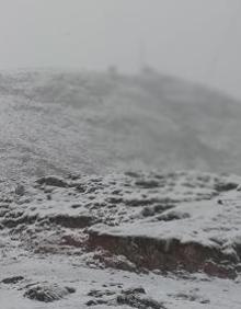 Imagen secundaria 2 - Exteriores de la estación superior de Fuente Dé, totalmente nevado a las ocho y media de la mañana. 