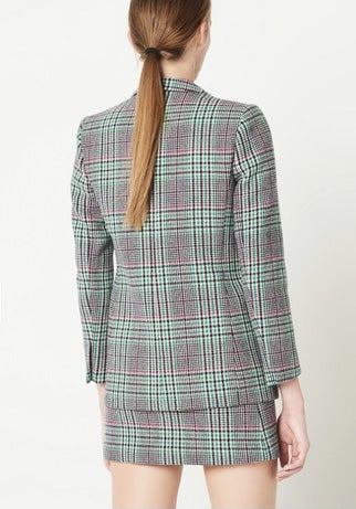 Como viene siendo tradición, doña Letizia ha acompañado a sus hijas en su primer día de colegio y, al igual que otros años, ha querido mostrar su estilo más desenfadado