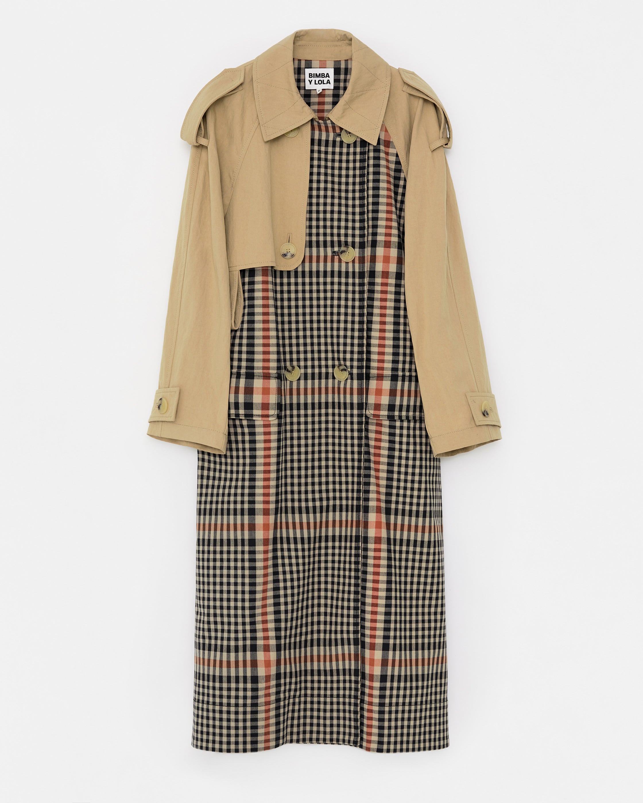 Trench largo de cuadros, de Bimba y Lola (425 euros).