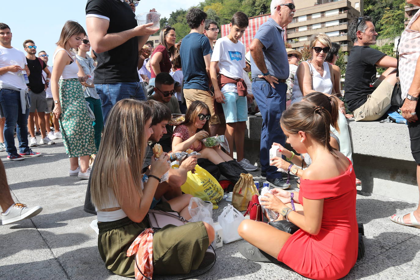 Fotos: 60.000 personas vibran con la final de saltos &#039;Red Bull Cliff Diving&#039; en Bilbao