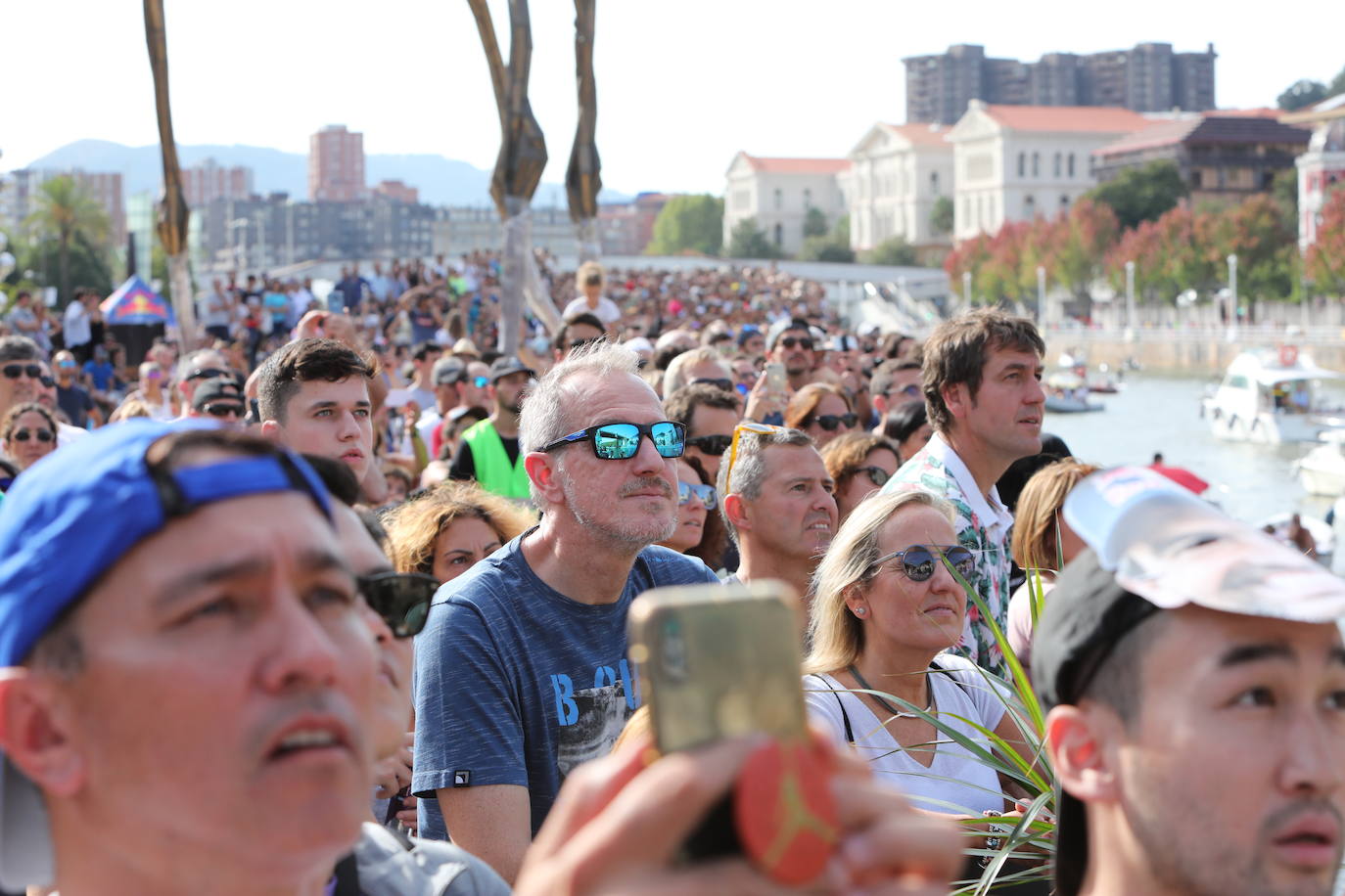 Fotos: 60.000 personas vibran con la final de saltos &#039;Red Bull Cliff Diving&#039; en Bilbao