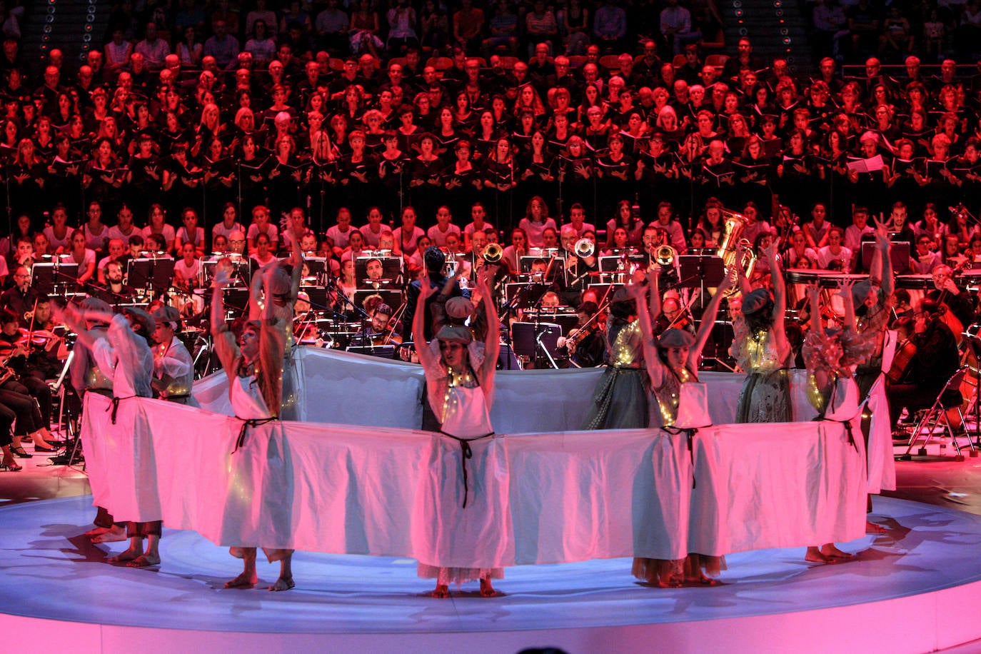 Fotos: &#039;Humanity al Music&#039; el gran espectáculo de la Corporación Mondragón