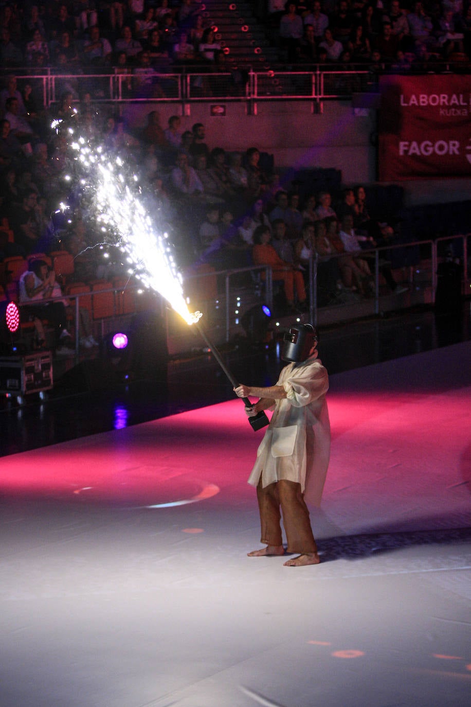 Fotos: &#039;Humanity al Music&#039; el gran espectáculo de la Corporación Mondragón