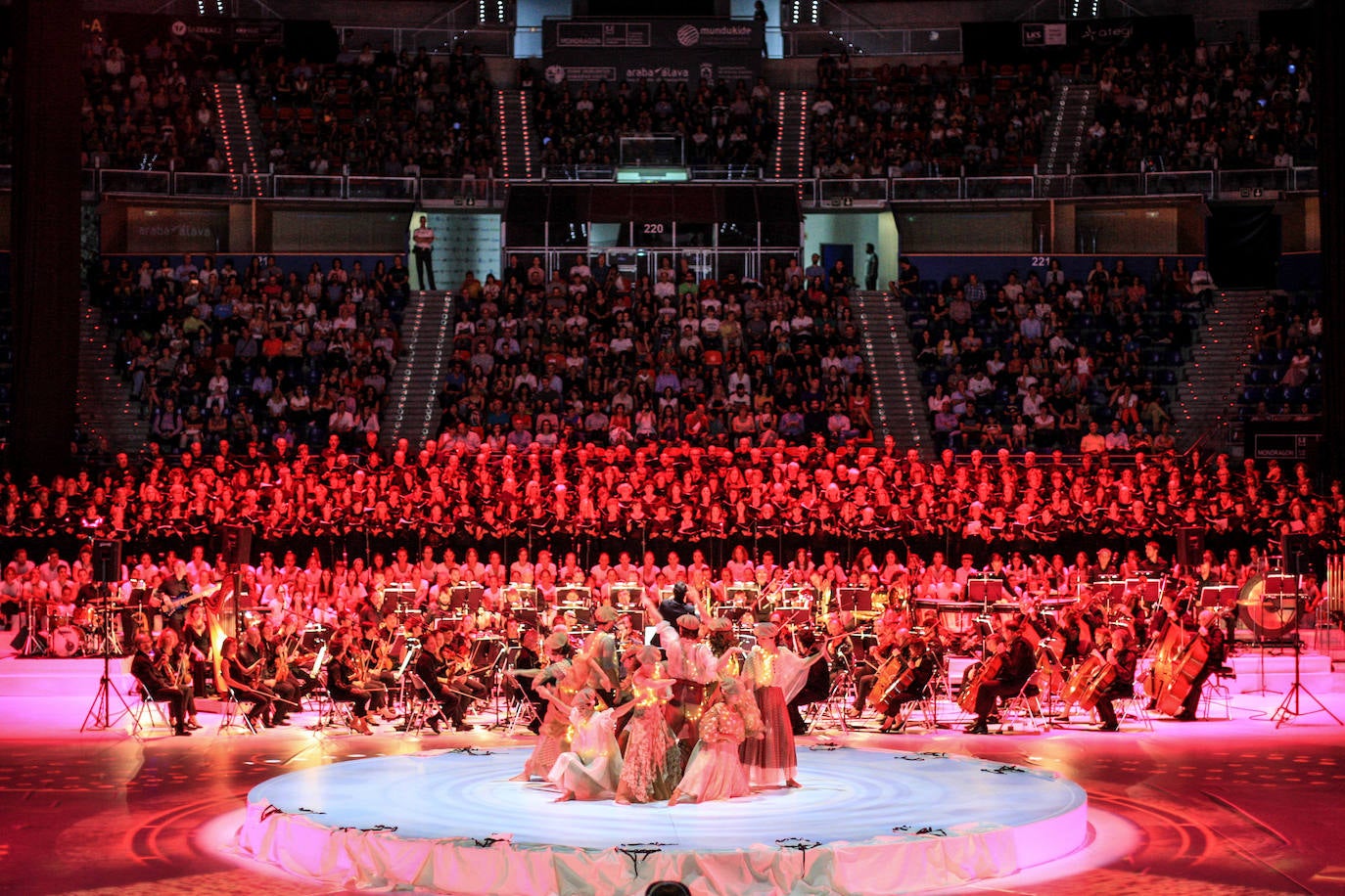 Fotos: &#039;Humanity al Music&#039; el gran espectáculo de la Corporación Mondragón